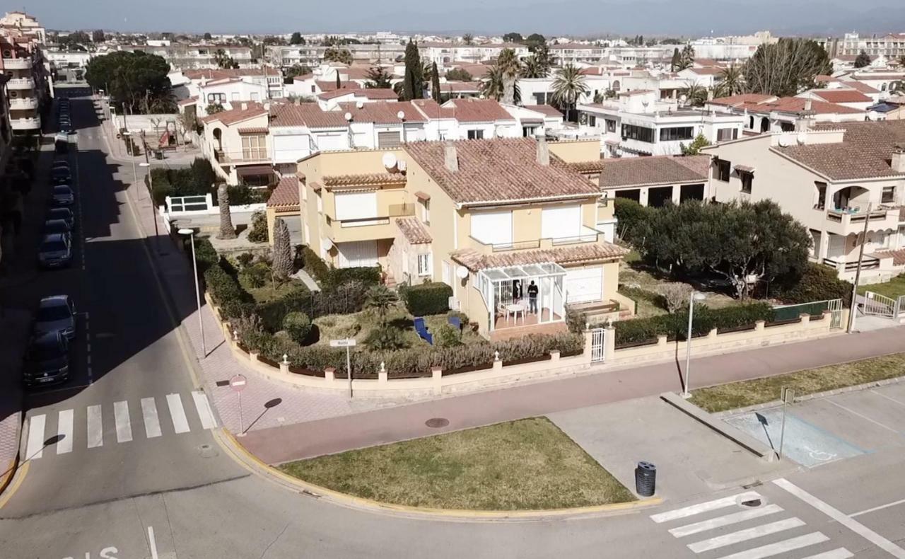 Apartament Amb Jardi A La Platja D'Empuriabrava Eksteriør billede
